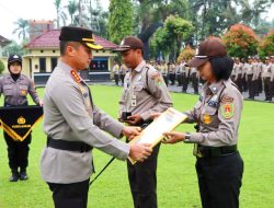 Kapolresta Magelang Beri Penghargaan Satpam Berprestasi