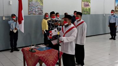 Dua Napiter Lapas Kelas IIA Magelang Ucapkan Ikrar Setia Kepada NKRI