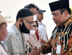 Pemkab Kendal Serahkan Kartu BPJS Kesehatan Gratis Kepada Masyarakat