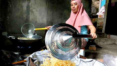 Siasati Modal, Suami-Istri di Temanggung Ini Tekuni Produksi Cheese Stick Singkong