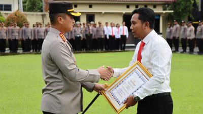 19 Personel Polresta Magelang Berprestasi Terima Penghargaan