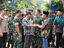 Dampingi Danrem 073/Makutarama, Pj Bupati Jepara Serahkan Bantuan Sosial