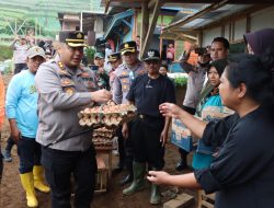 Pasca Banjir Lumpur di Sirampog, Kapolres Brebes Kunjungi Huntara dan Berikan Bantuan