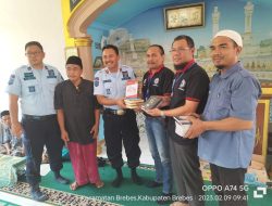 Peringati Hari Pers Nasional, IPJT Sumbangkan Ratusan Buku Iqro dan Al-Qur’an ke Lapas Brebes