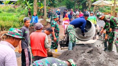 Dandim Magelang Tinjau Karya Bakti di Desa Girikulon Secang