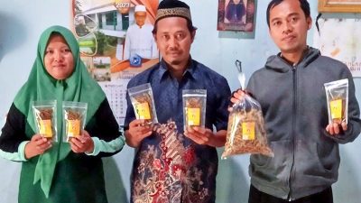 Warga Sragen Ini Kreasikan Limbah Kulit Pisang Jadi Camilan Lezat
