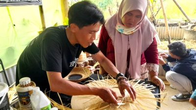 Anggota Kelompok Tani Hutan di Magelang Dilatih Olah Bambu Estetika
