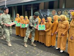 Yonarmed 11 Kostrad Bagikan Sembako Kepada Warakawuri, Veteran dan Masyarakat Kota Magelang