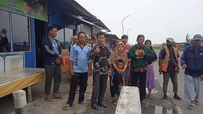 Akses Warung Ditutup Beton, Pedagang Jalingkut Brebes Ancam Gelar Aksi