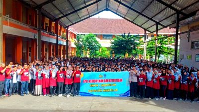 Kapolsek Muntilan Ajak Siswa-Siswi SMP Negeri 1 Muntilan Disiplin dan Tertib