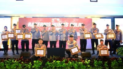 Bidhumas Polda Jateng Terima Penghargaan Pengelolaan Medol dan Medsos Terbaik