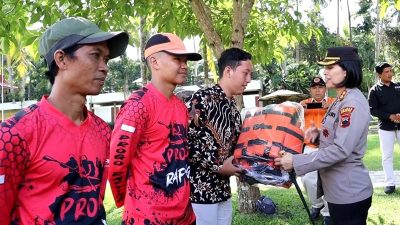 Sukseskan Program “Ikan Selayar”, Polres Magelang Kota Bagikan Life Jacket
