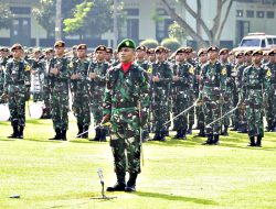 Seluruh Organik dan Taruna Akademi Militer Laksanakan Upacara Bendera