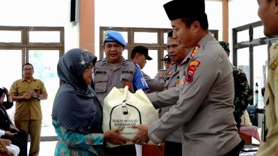 Kapolresta Magelang Bakti Sosial Bagikan Sembako untuk Warga Kurang Mampu