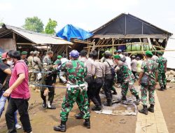 Divif 2 Kostrad Bersama Forkopimda Kabupaten Malang Tertibkan Judi Sabung Ayam