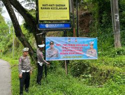 “Keluarga Anda Menanti di Rumah”, Lantas Polres Sinjai Sebar Spanduk Titik Rawan Kecelakaan
