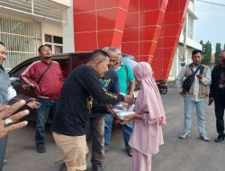 Peduli Sesama, Ndasmumet Sedekah Takjil, Makanan dan Santunan ke Warga Kurang Mampu
