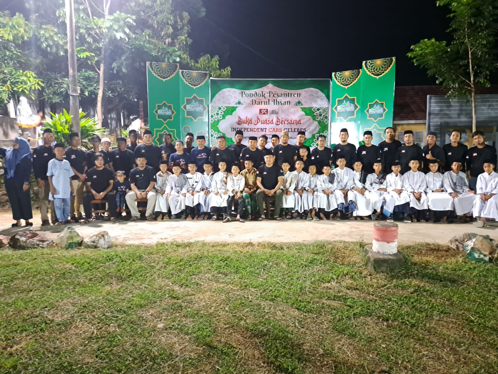 Seratusan Santri Pondok Pesantren Darul Ikhsan Salohe bersama pengurus dan Member ICC laksanakan buka Puasa bersama, (Dok. Istimewa)