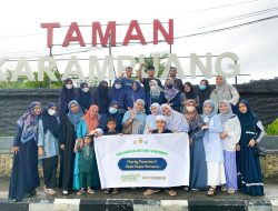 Momen Bulan Ramadan, Pengurus Ohecs Yapdesi Sinjai Turun Bagi Takjil