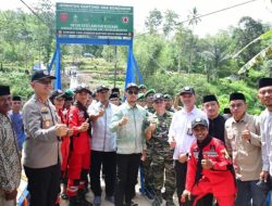 Bersama Ketua DPRD, Bupati ASA Resmikan Jembatan Gantung Harapan Warga di Sinjai Tengah
