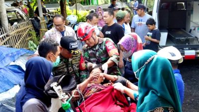 Heroik, Babinsa Mungkid Bantu Evakuasi Warga Terjebur Sumur