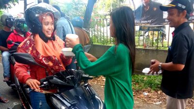 PJI Kudus dan Pedagang Bagikan 500 Takjil Kepada Warga