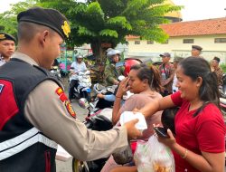 Polri Peduli, Sat Samapta Polres Kendal Salurkan Paket Sembako dan Takjil Kepada Masyarakat