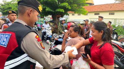 Polri Peduli, Sat Samapta Polres Kendal Salurkan Paket Sembako dan Takjil Kepada Masyarakat