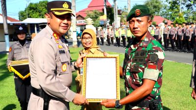 Prajurit Yonarmed 11 Kostrad Terima Penghargaan dari Kapolres Bantul