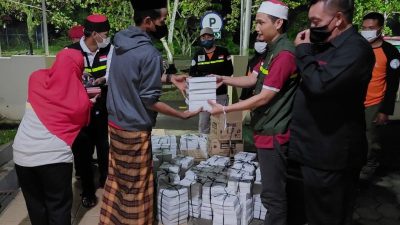 Mudahkan Penunggu Pasien di RS, Baznas Purbalingga Bagikan Makan Sahur Gratis