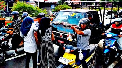 Persatuan Jurnalis Indonesia dan Kudamama Berbagi Takjil di Madiun