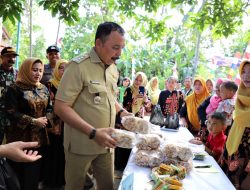 Kunjungi 7 Desa, Bupati Purworejo Borong Tempe dan Peyek Kacang