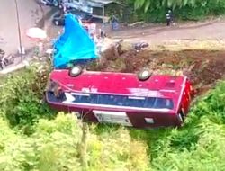 Bus Wisata Tergelincir ke Sungai di Wisata Guci, Ini Keterangan Kapolres Tegal