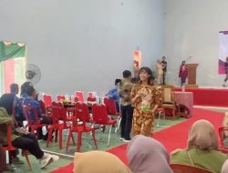 Kelompok 41 KKNT Tampilkan Opak Gambir dalam Parade Show Monev