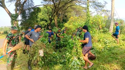 Bantu Kesulitan Rakyat, Prajurit Naga Pakca Laksanakan Karya Bakti TNI Satnonkowil