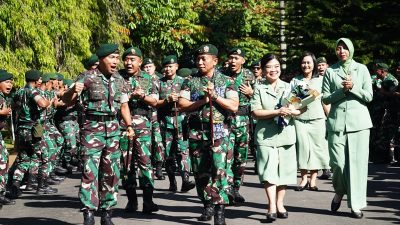 Pangdivif 2 Kostrad Kunker ke Yonif MR 411/Pandawa