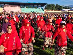 Ribuan Emak-Emak Berkebaya Lakukan Senam ‘Mbanyumasan”