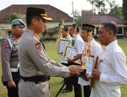 Gelar Apel Kasat Kamling, Kapolresta Magelang Berikan Piala dan Piagam Penghargaan