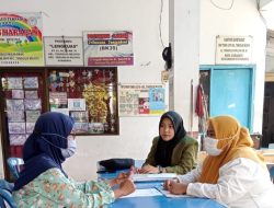 Mahasiswa MSIB di Kelurahan Tenggilis Mejoyo Mendekat ke Masyarakat dengan Pelayanan Balai RW