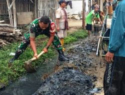 Patut Dicontoh, Serda Rifai Motivasi Warga Desa Kluwut untuk Lebih Peduli Lingkungan