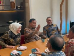 Prabowo Meriung Bersama Para Menteri: Hidup Itu Jangan Dibawa Rumit