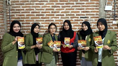 KKN di Nganjuk, Mahasiswa UPN Veteran Jatim Bantu Kembangkan Produk Bawang Merah Goreng