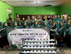 KKN di Nganjuk, Mahasiswa UPN Veteran Jatim Ajak Ibu-Ibu PKK Membuat Aquaponik Sederhana