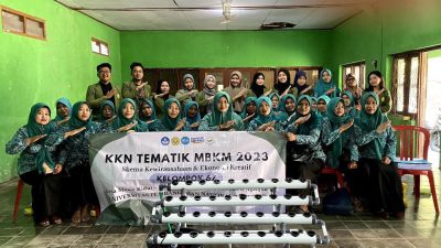 KKN di Nganjuk, Mahasiswa UPN Veteran Jatim Ajak Ibu-Ibu PKK Membuat Aquaponik Sederhana