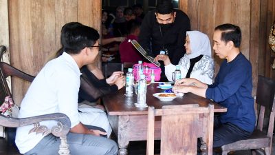 Akhir Pekan, Presiden Jokowi dan Ibu Iriana Kunjungi Warung Kopi Klotok