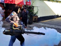 Cegah Merebaknya Wabah DBD, Polsek Mertoyudan Dampingi Pelaksanaan Fogging