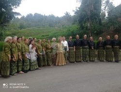 Pagi Ini Keluarga Bule Polandia Tinggalkan Sinjai, Randi Boyong ke Pulau Bali