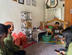 Mahasiswa UPN “Veteran” Jawa Timur Kunjungi Pelaku UMKM Keripik di Desa Kebondalem