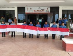 Sambut HUT RI ke 78, Pemda Sinjai Bagi-bagi Bendera Merah Putih