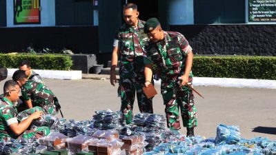 Pembagian Kaporlap Satgas Pamtas RI-Malaysia Yonarmed 11 Kostrad